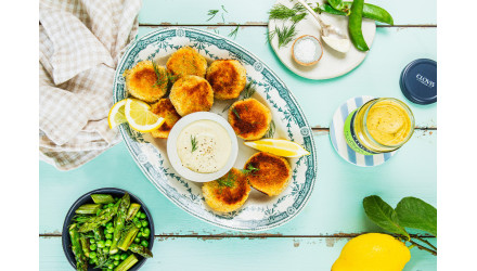 Crabe façon fish cake, sauce crémeuse à la moutarde au poivre vert